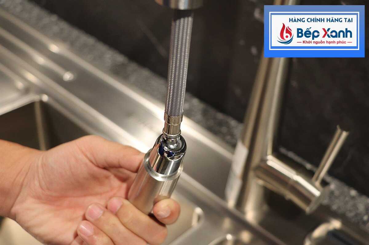 Vòi rửa chén nóng lạnh Malloca K095-S / Inox 304, có dây rút - Chất liệu inox 304 an toàn, bóng đẹp Vòi rửa chén nóng lạnh Malloca K095-S / Inox 304, có dây rút - Chất liệu inox 304 an toàn, bóng đẹp
