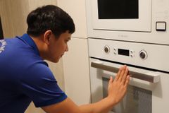 Lò nướng âm tủ Malloca MOV-65DA (Kính trắng) ảnh 5