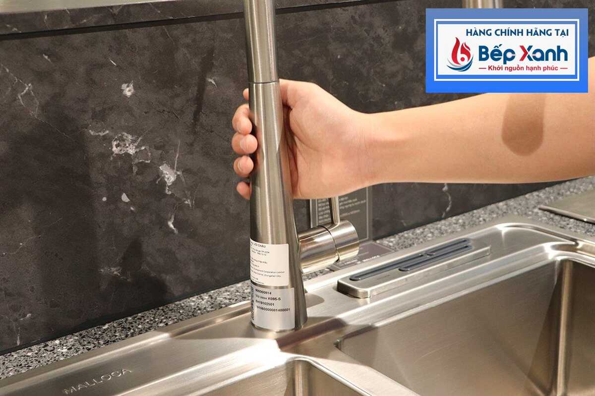 Vòi rửa chén nóng lạnh Malloca K095-SS / Inox 304, có dây rút - Bố trí tủ chậu khi dùng vòi dây rút K095-SS Vòi rửa chén nóng lạnh Malloca K095-SS / Inox 304, có dây rút - Bố trí tủ chậu khi dùng vòi dây rút K095-SS