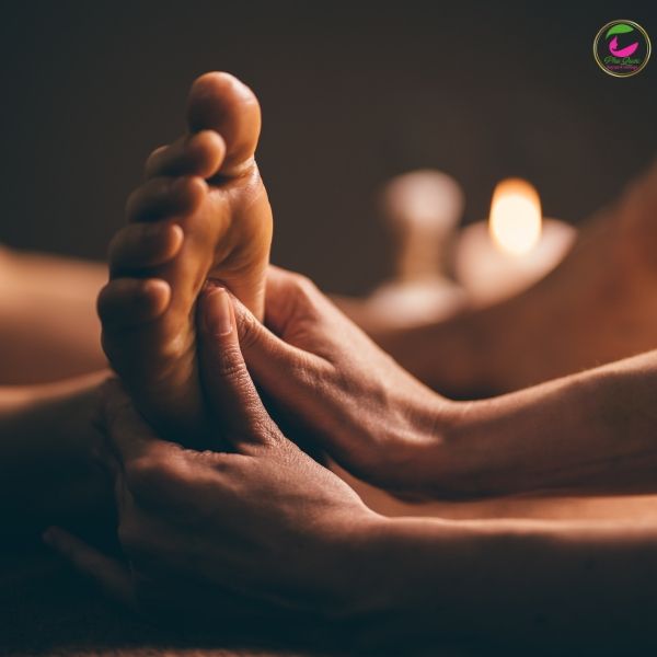 Massage chân trẻ em