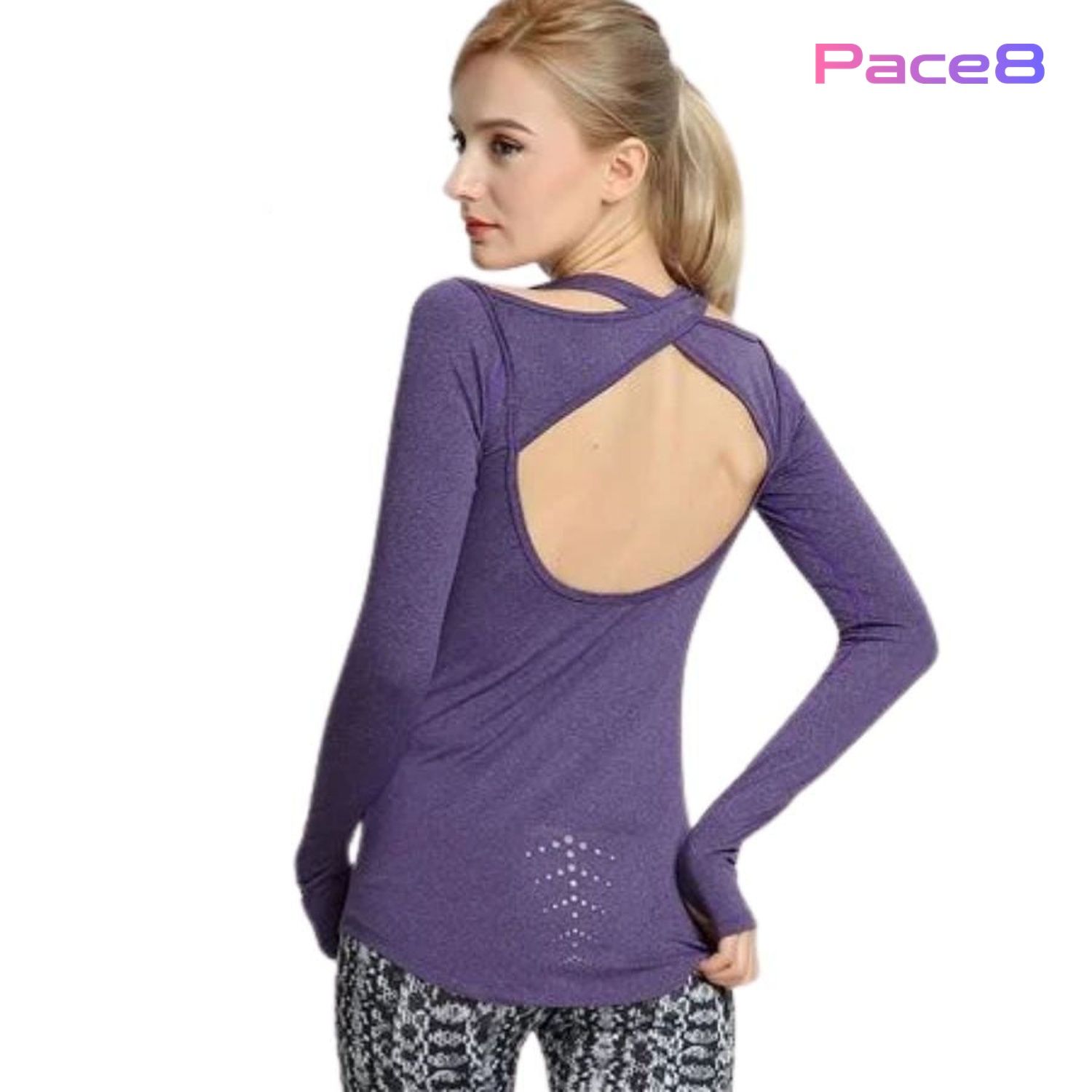 Thiết kế hở lưng tinh tế