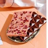  Thanh Socola Sữa Nguyên Chất Berry In Love 40% Cacao Nhân Dâu Sấy 