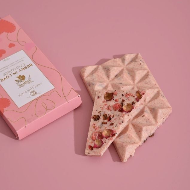  Thanh Socola Sữa Nguyên Chất Berry In Love 40% Cacao Nhân Dâu Sấy 