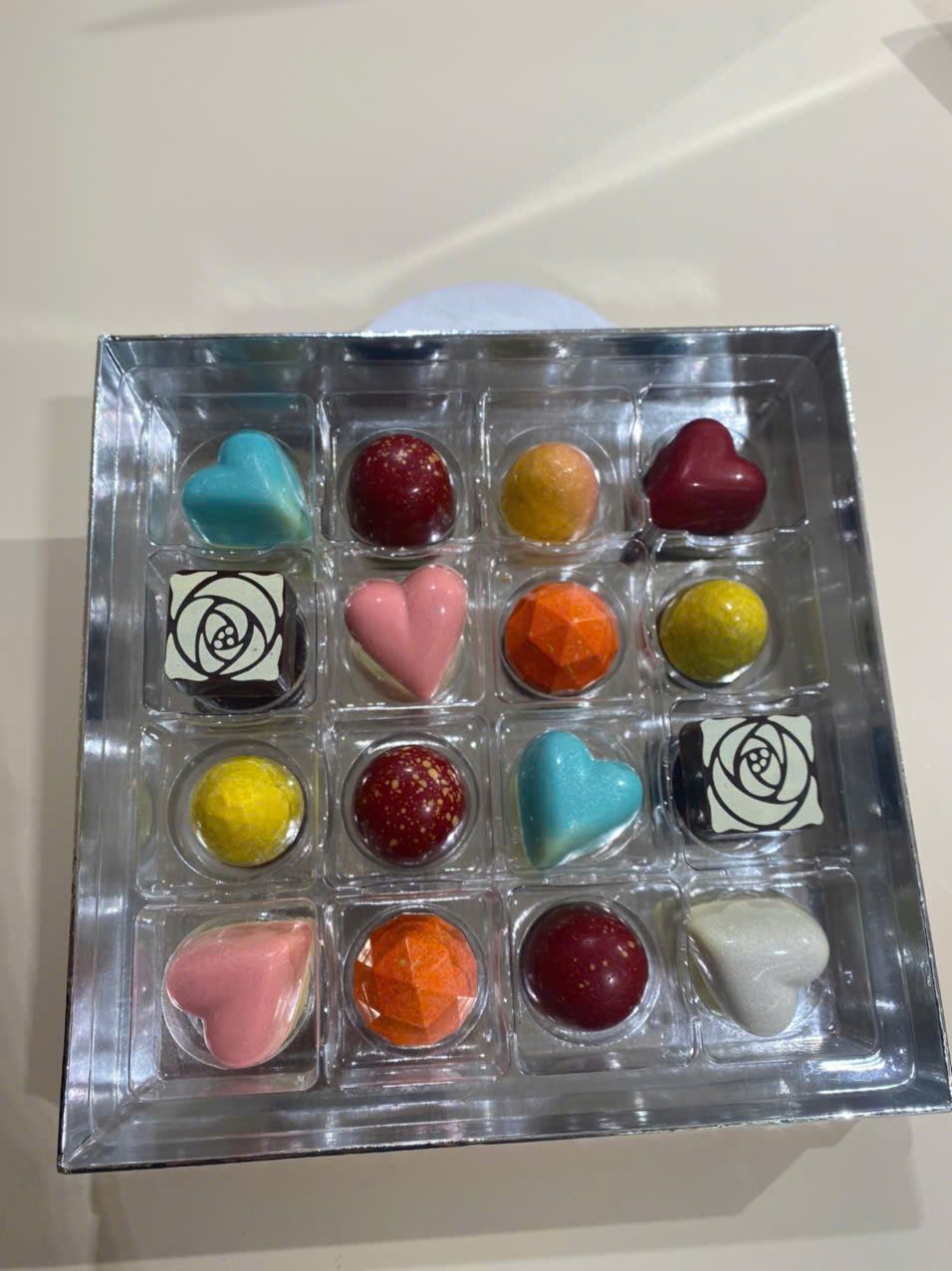  Hộp Quà Tặng 16 Viên Socola Tươi - D'art Chocolate 