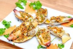 Tu hài nướng mỡ hành