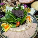 Bò tơ Củ Chi cuốn rau rừng mắm nêm