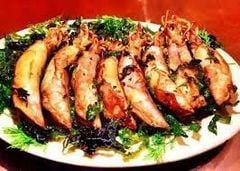 Mực trứng chiên lá lốt