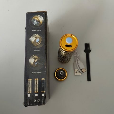  Cạo râu tỉa lông mũi 