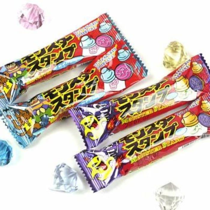 Kẹo Tem quái Vật Monster Stamp Halloween 15.2g Nhật Bản