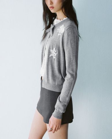  URBAN REVIVO - Áo khoác nữ cardigan phối họa tiết hiện đại 