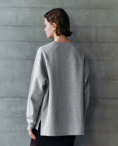  URBAN REVIVO - Áo thun nữ cổ tròn tay dài thanh lịch 