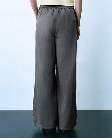  URBAN REVIVO - Quần nữ ống rộng lưng thun phối dây rút 