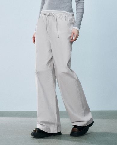  URBAN REVIVO - Quần nữ ống rộng lưng thun hiện đại 