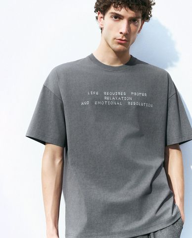  URBAN REVIVO - Áo thun nam cổ tròn tay ngắn Printed Crew 