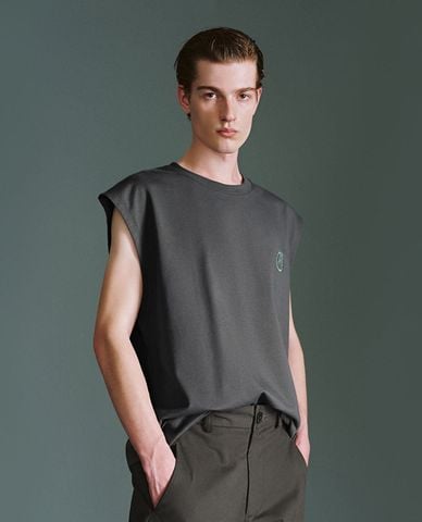  URBAN REVIVO - Áo thun nam cổ tròn tay ngắn 