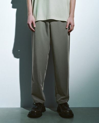  URBAN REVIVO - Quần nam ống đứng phối nút thời trang 