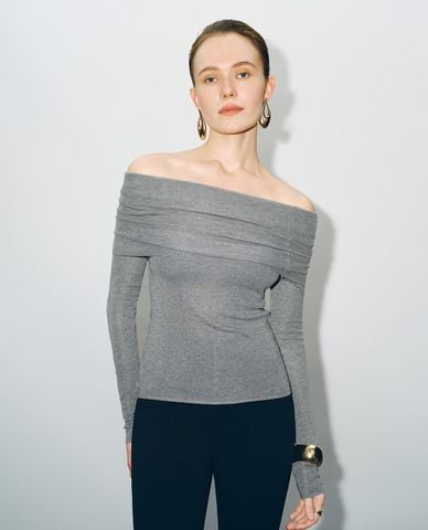  URBAN REVIVO - Áo trễ vai nữ dệt kim phom ôm tôn dáng 