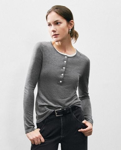  URBAN REVIVO - Áo dệt kim nữ cổ tròn tay dài phom ôm 