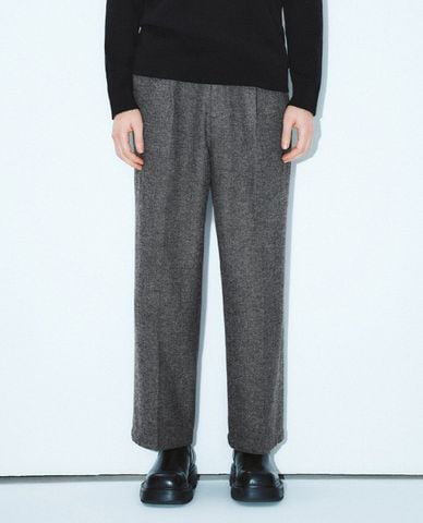  URBAN REVIVO - Quần nam ống đứng xếp li thanh lịch 