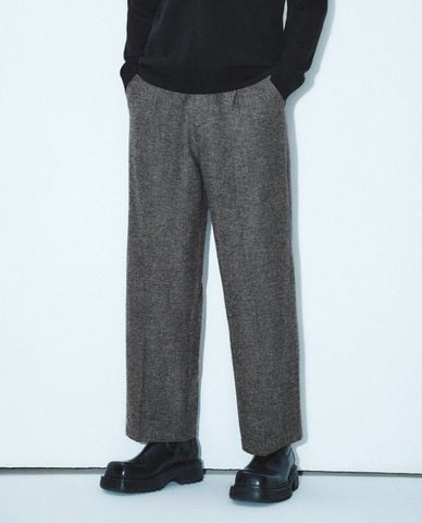  URBAN REVIVO - Quần nam ống đứng xếp li thanh lịch 