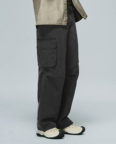  URBAN REVIVO - Quần jeans nam ống rộng phối túi hộp 