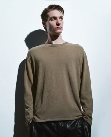  URBAN REVIVO - Áo thun nam cổ tròn dài tay thời thượng 