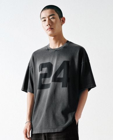  URBAN REVIVO - Áo thun nam cổ tròn tay ngắn cá tính 