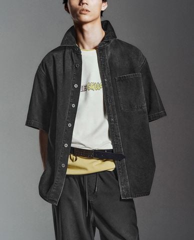  URBAN REVIVO - Áo sơ mi denim nam cổ bẻ tay ngắn trẻ trung 