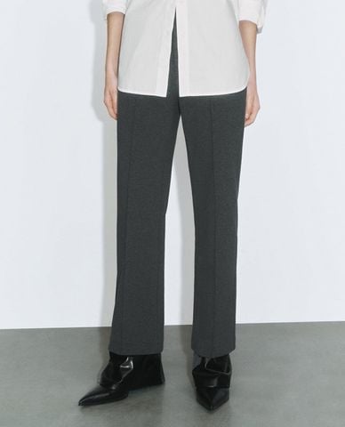  URBAN REVIVO - Quần nữ ống đứng xếp li Regular Straight 