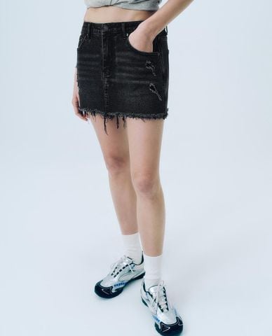  URBAN REVIVO - Quần short nữ giả váy Raw Hem 
