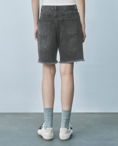  URBAN REVIVO - Quần short jeans nữ ngang gối cá tính 