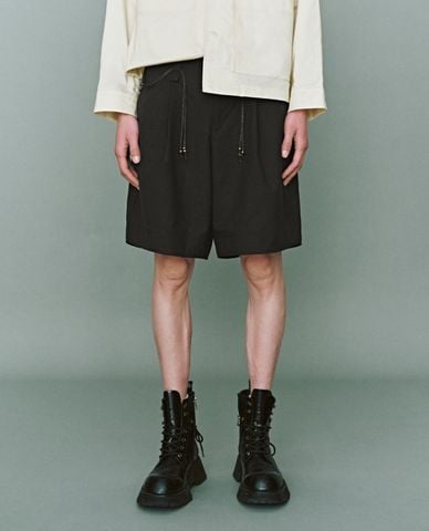  URBAN REVIVO - Quần short nam ngang gối lưng thun 