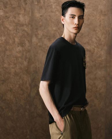  URBAN REVIVO - Áo thun nam cổ tròn tay ngắn trẻ trung 