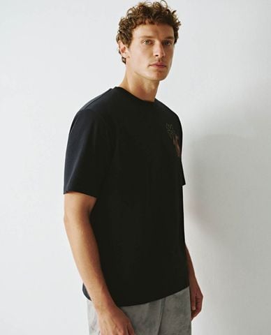  URBAN REVIVO - Áo thun nam cổ tròn tay ngắn Graphic Printed 