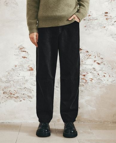  URBAN REVIVO - Quần nam ống đứng lưng cao Leisure Carrot Fit 