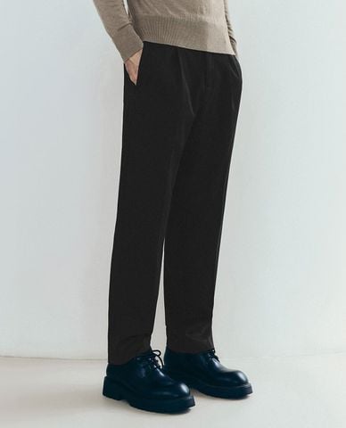  URBAN REVIVO - Quần nam ống đứng lưng cao Regular Carrot Fit 