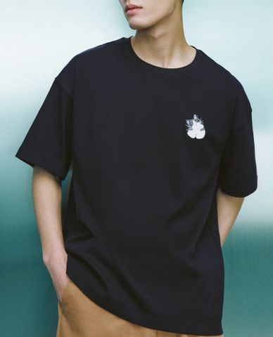  URBAN REVIVO - Áo thun nam cổ tròn tay ngắn Cat Embroidered 