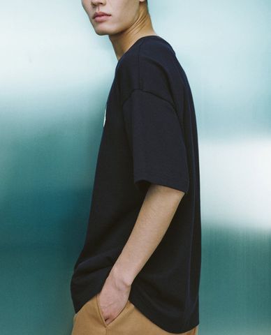  URBAN REVIVO - Áo thun nam cổ tròn tay ngắn Cat Embroidered 