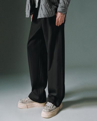  URBAN REVIVO - Quần nam ống rộng lưng thun 