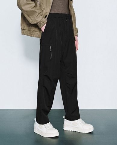  URBAN REVIVO - Quần nam ống rộng lưng thun hiện đại 