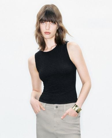  URBAN REVIVO - Áo sát nách cổ tròn phom ôm nữ tính 