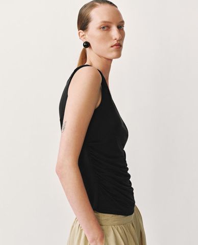  URBAN REVIVO - Áo sát nách nữ cổ V hiện đại 