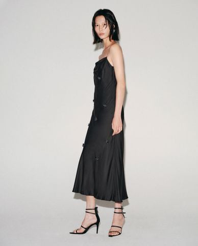  URBAN REVIVO - Đầm hai dây midi đính hoa A Line 