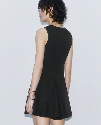  URBAN REVIVO - Đầm hai dây mini cổ vuông Metal Accent 