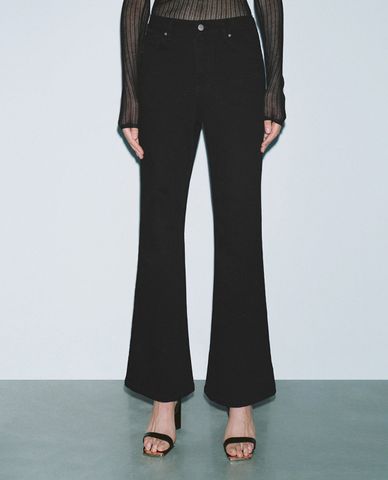  URBAN REVIVO - Quần jeans nữ ống loe thanh lịch 