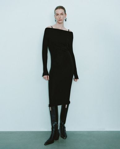  URBAN REVIVO - Đầm dệt kim midi trễ vai 