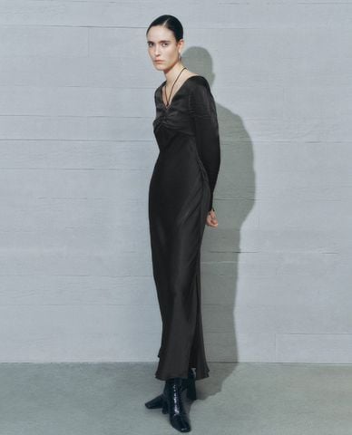  URBAN REVIVO - Đầm midi cổ yếm phom suông 