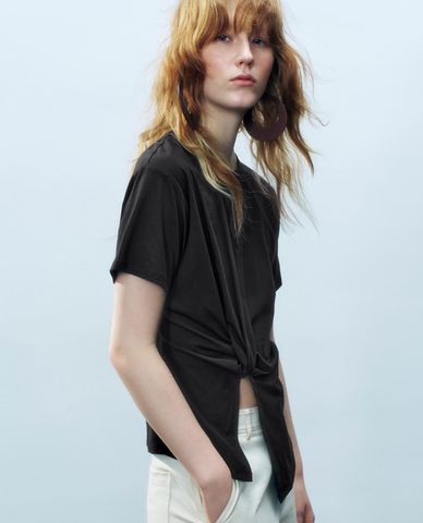  URBAN REVIVO - Áo kiểu nữ tay ngắn xoắn eo Twisted 