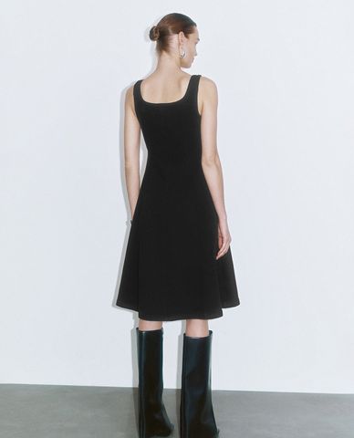  URBAN REVIVO - Đầm denim midi dáng xòe nữ tính 