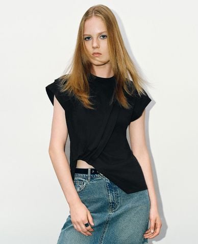  URBAN REVIVO - Áo thun nữ cổ tròn tay ngắn vạt chéo 